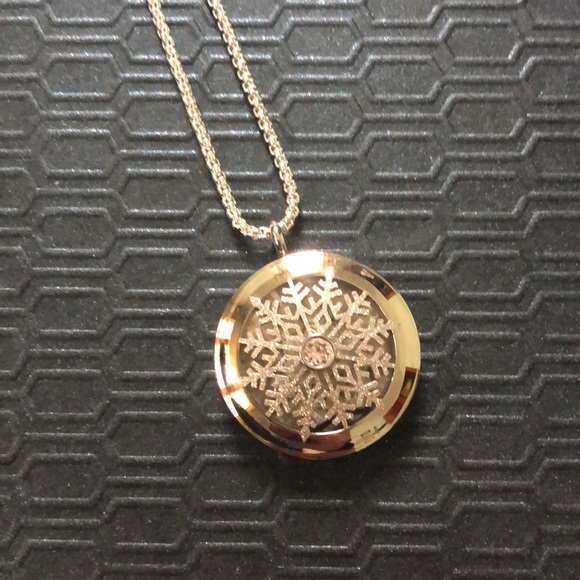 Origami Owl Snowflake Locket Nwt